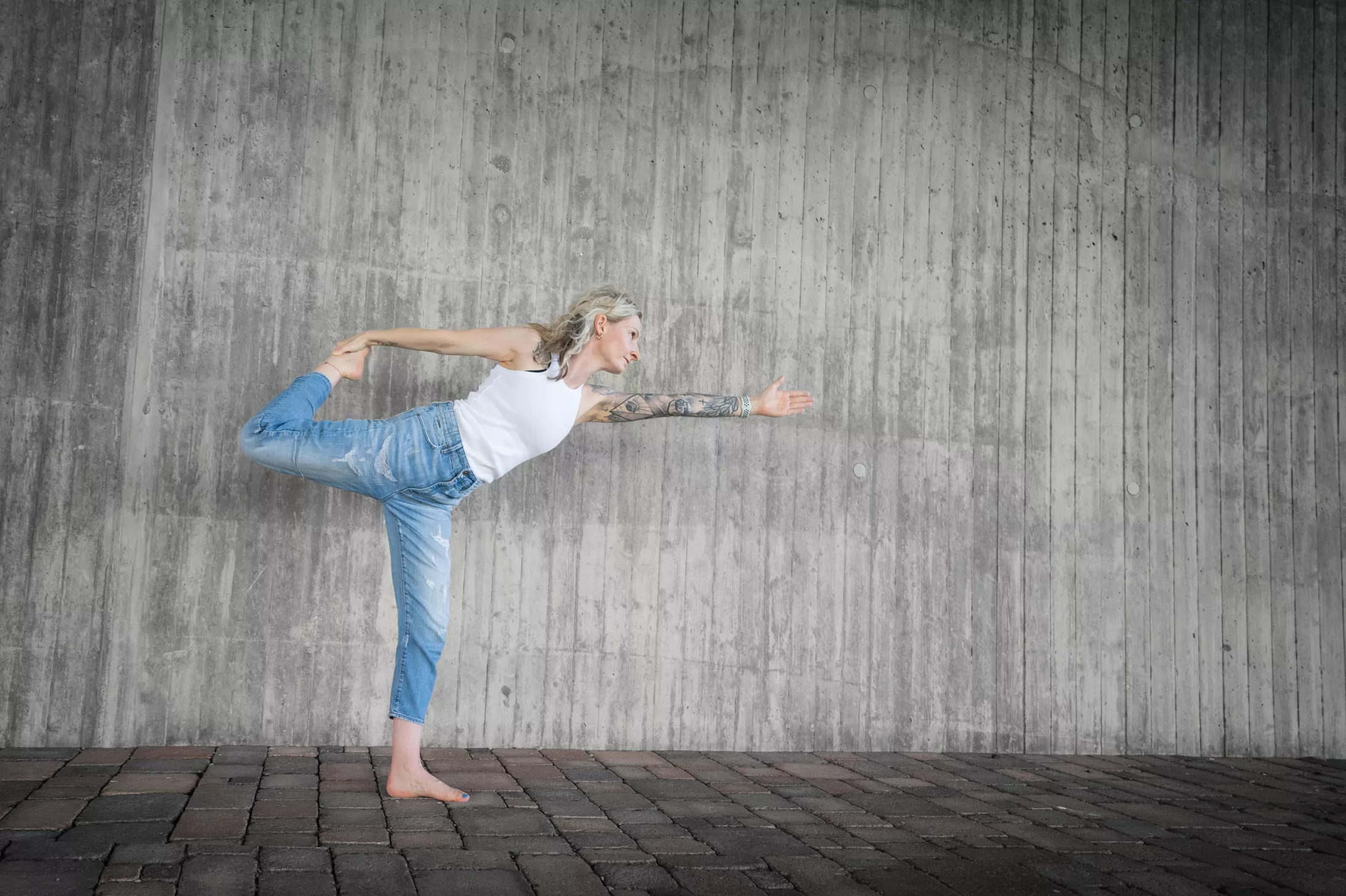 Yogalehrer Dana, Leistungen, Dancer-Pose Yogalehrer Dana, Leistungen, Dancer-Pose